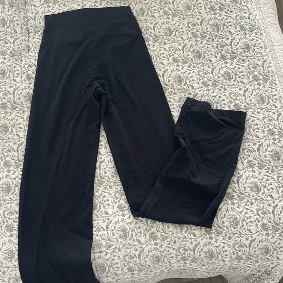 Women's Black Leggings - Picture 2 of 3